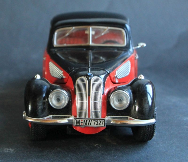 Guiloy BMW 327 Coupe 1937 DieCast Model (9189)